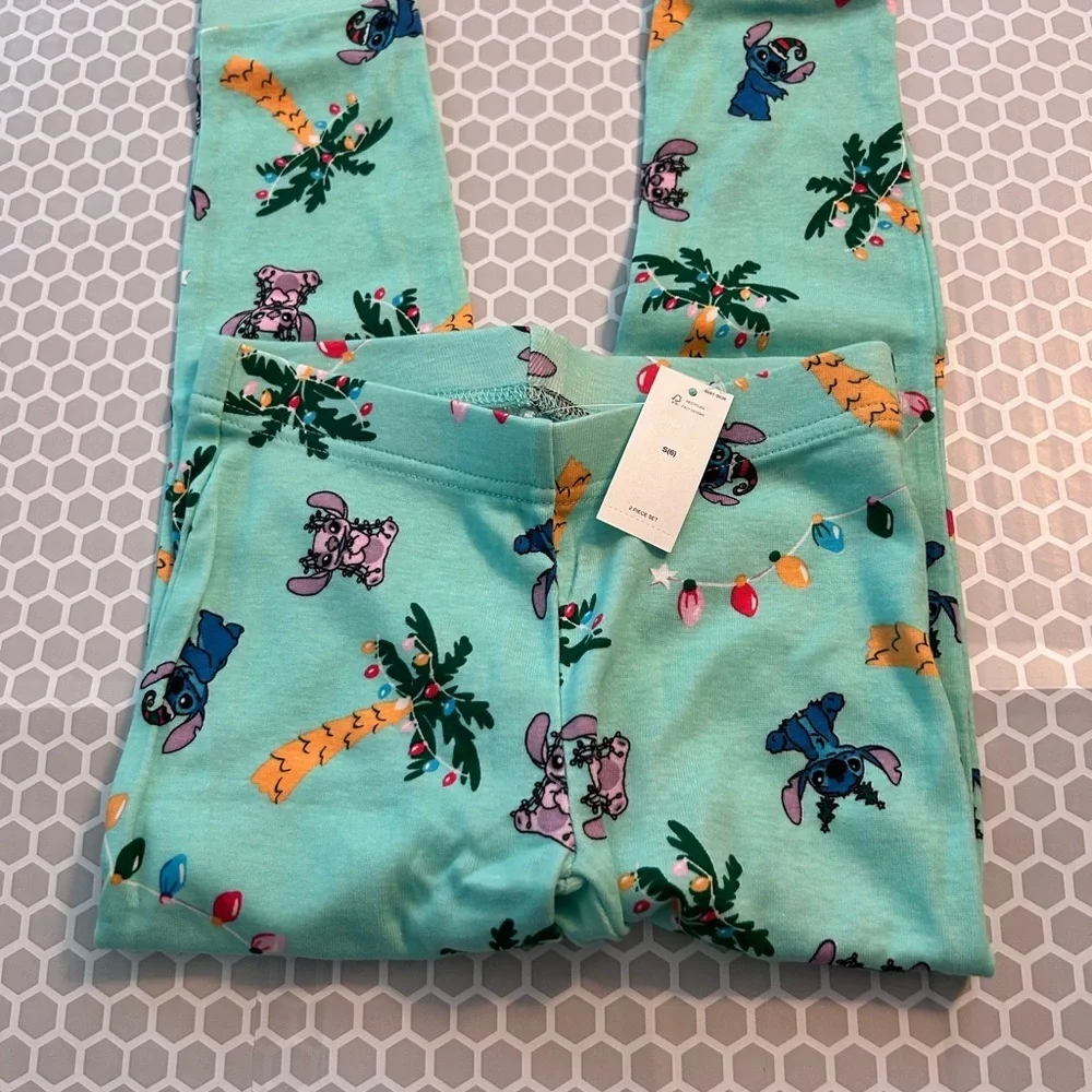 NWT Old Navy & Disney White Top Lilo & Stitch Pajama Set.    Size S (6)